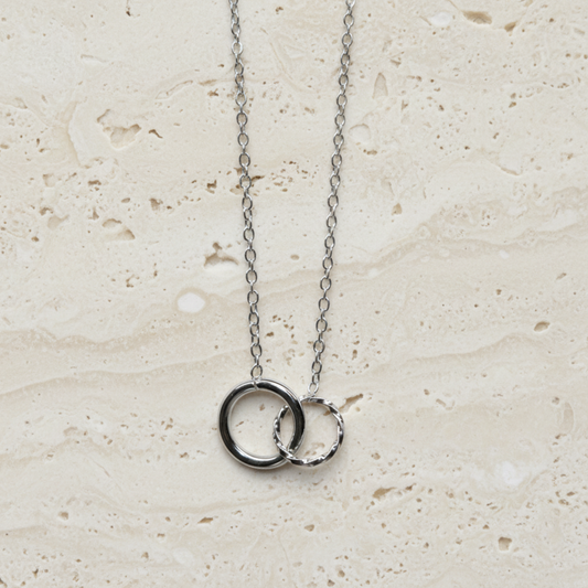 Silver Eternal Links Necklace with interlocking circles, modern and minimalist design