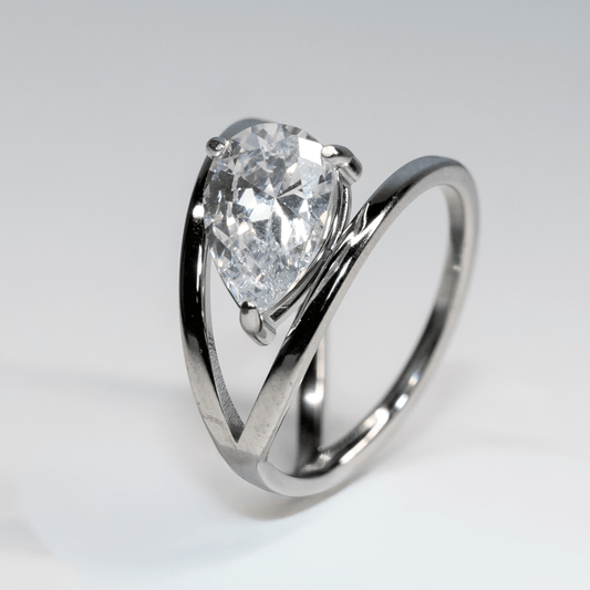 Aurora Solitaire Ring in silver with oval crystal and elegant design