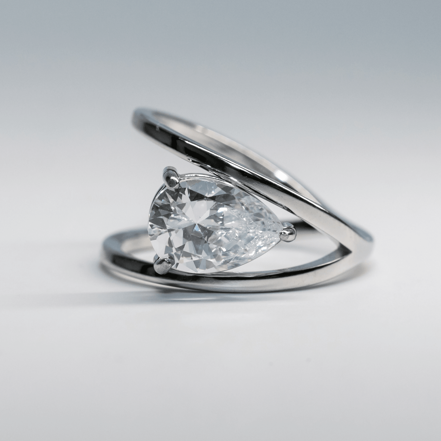 Aurora Solitaire Ring in silver with oval crystal and elegant design