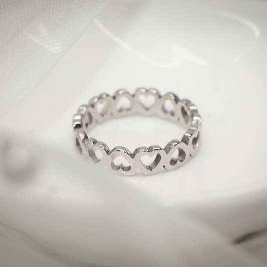 Silver Amour Band Ring with Open-Heart Design and Polished Finish