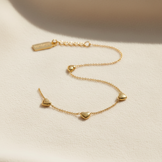 Amoura Chain Bracelet In Gold