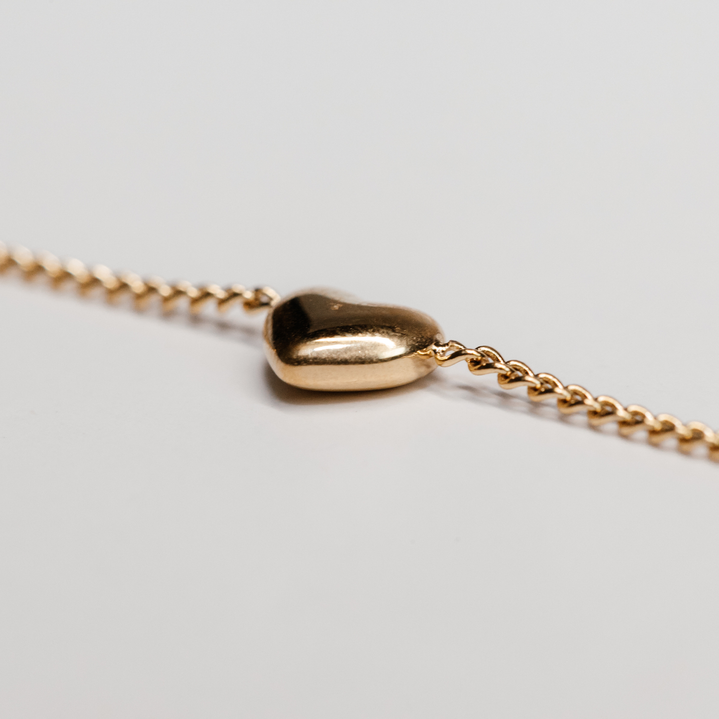 Amoura Chain Bracelet In Gold