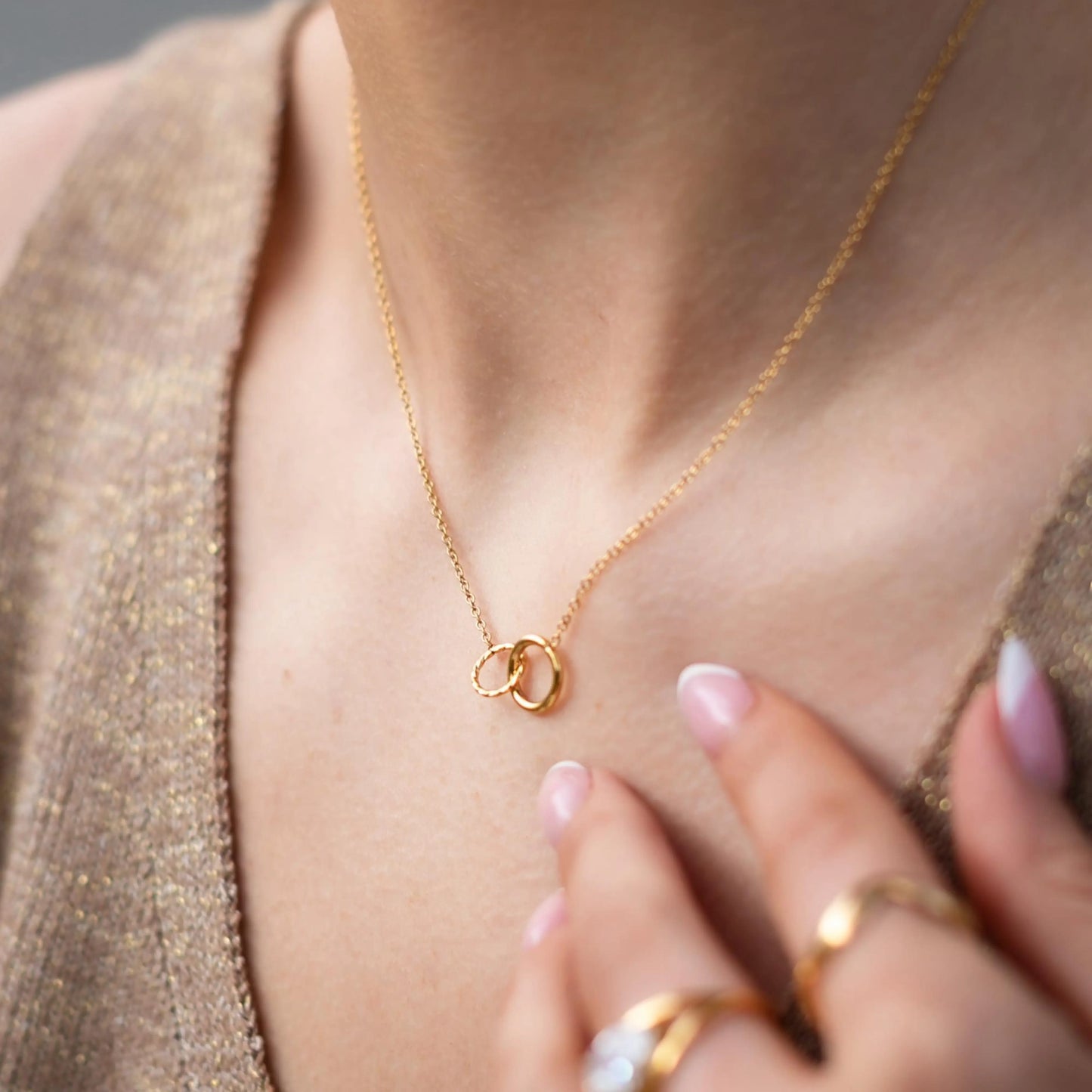 Eternal Links Necklace In Gold