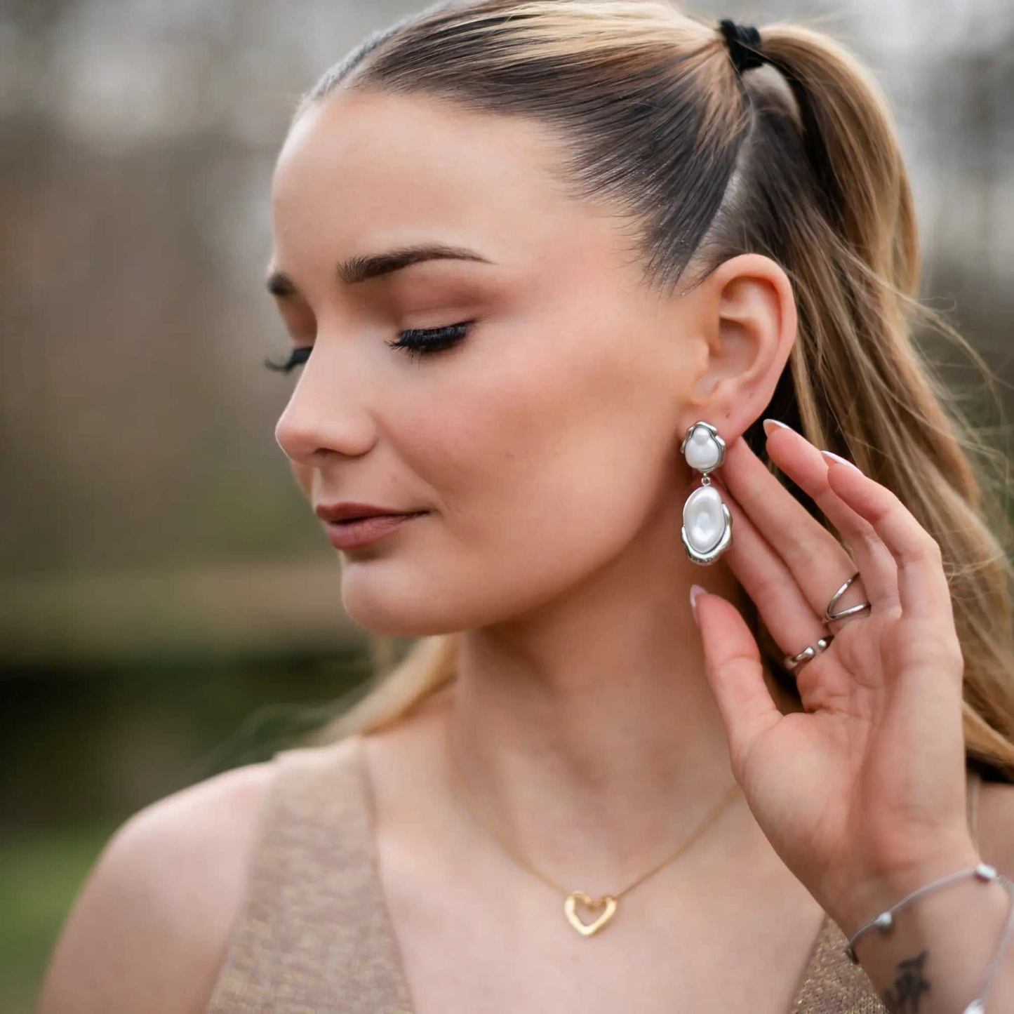 Callista Pearl Drops silver earrings with glowing pearls and smooth fluid lines