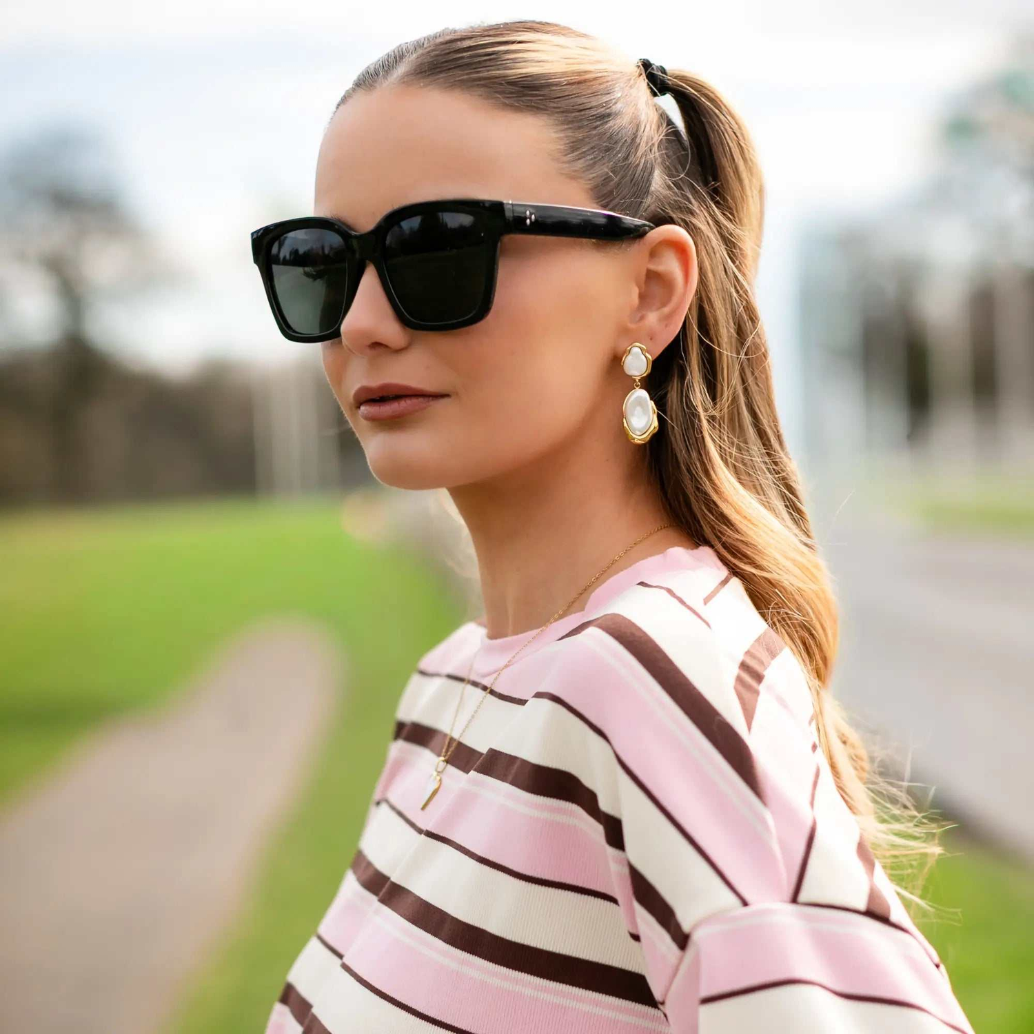 Callista Pearl Drops gold earrings with luminous pearls and organic curves
