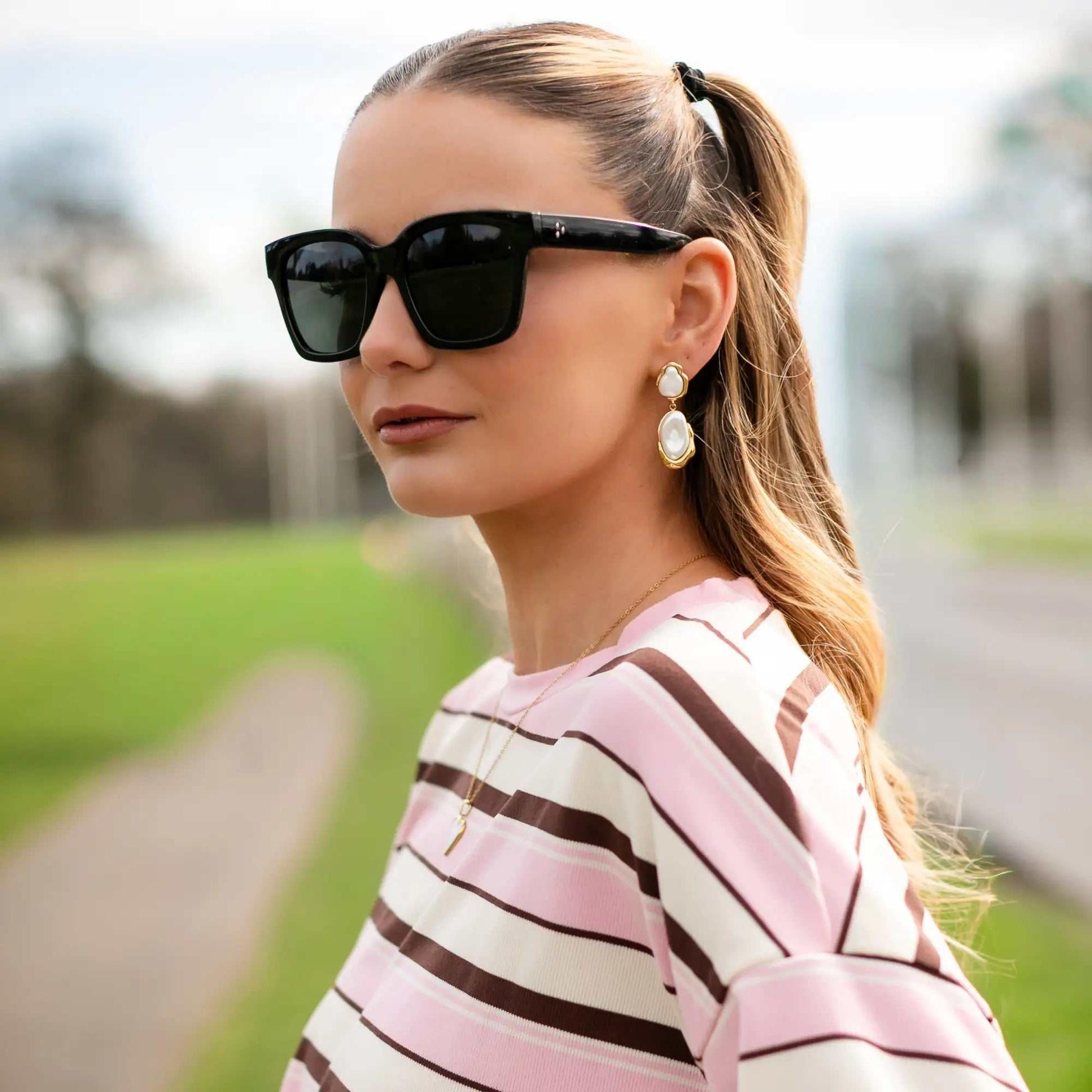 Callista Pearl Drops gold earrings with luminous pearls and organic curves