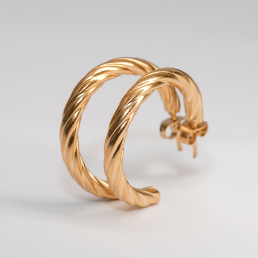 Vera Twist Hoops In Gold