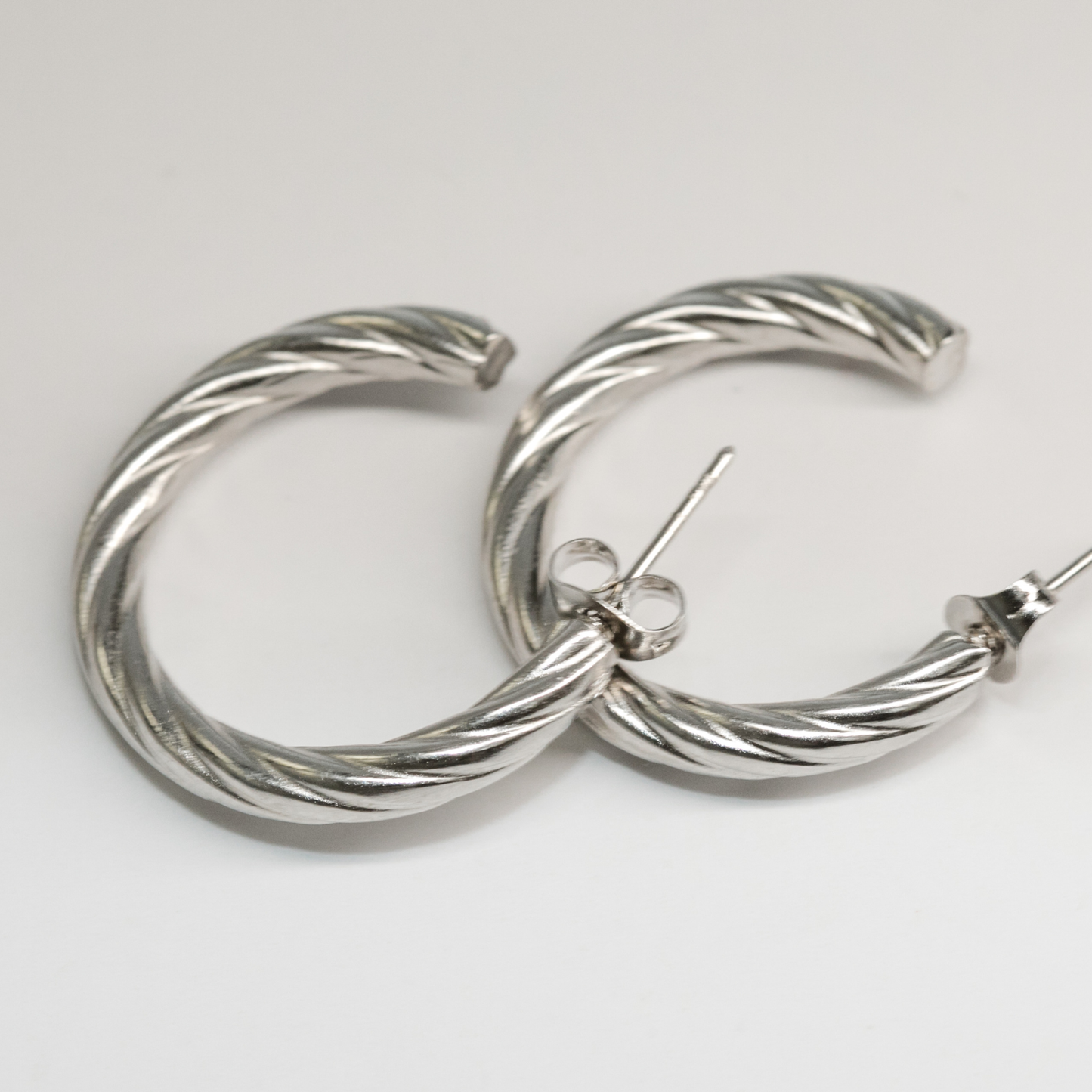 Vera Twist Hoops In Silver